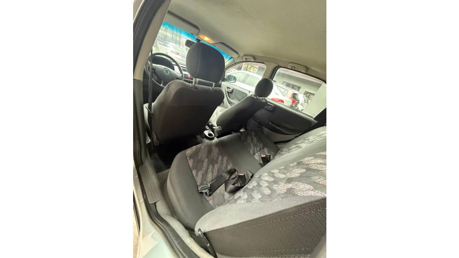 CHEVROLET - CORSA - 2002/2002 - Prata - R$ 19.900,00