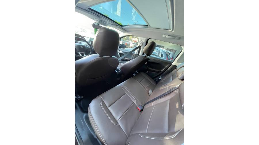 PEUGEOT - 2008 - 2016/2017 - Branca - R$ 58.900,00