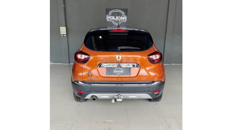 RENAULT - CAPTUR - 2017/2018 - Laranja - R$ 72.900,00