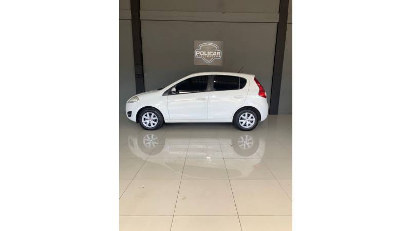 FIAT - PALIO - 2013/2014 - Branca - R$ 35.900,00