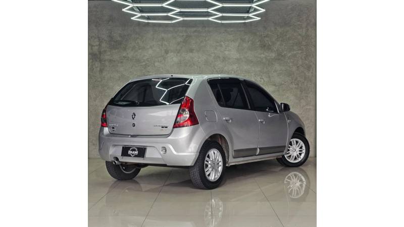RENAULT - SANDERO - 2010/2010 - Prata - R$ 28.900,00