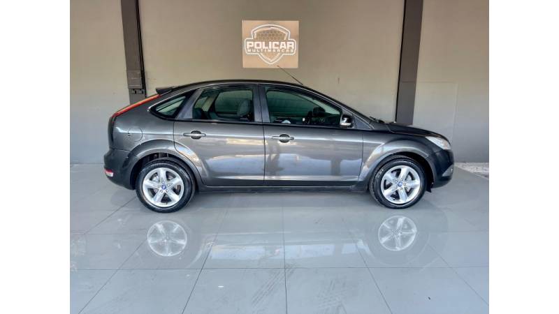 FORD - FOCUS - 2012/2013 - Cinza - R$ 40.900,00