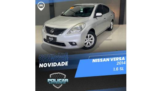 NISSAN - VERSA - 2013/2014 - Prata - R$ 39.900,00