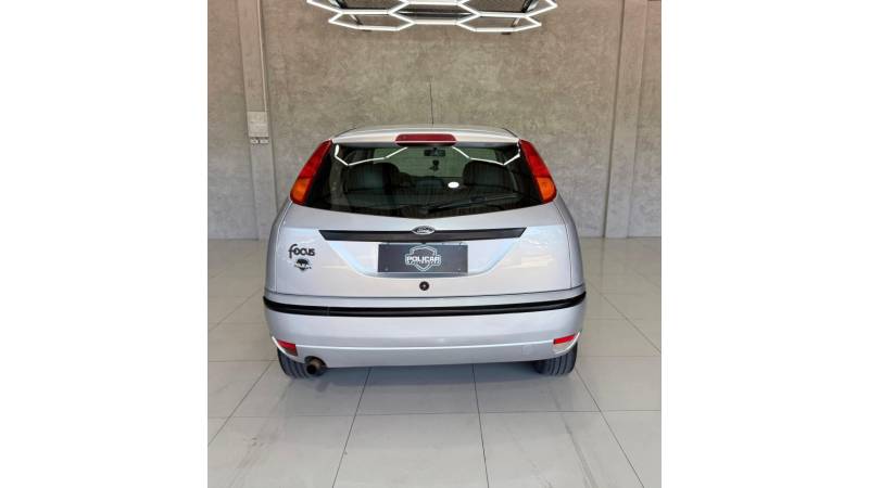 FORD - FOCUS - 2005/2005 - Prata - R$ 24.900,00