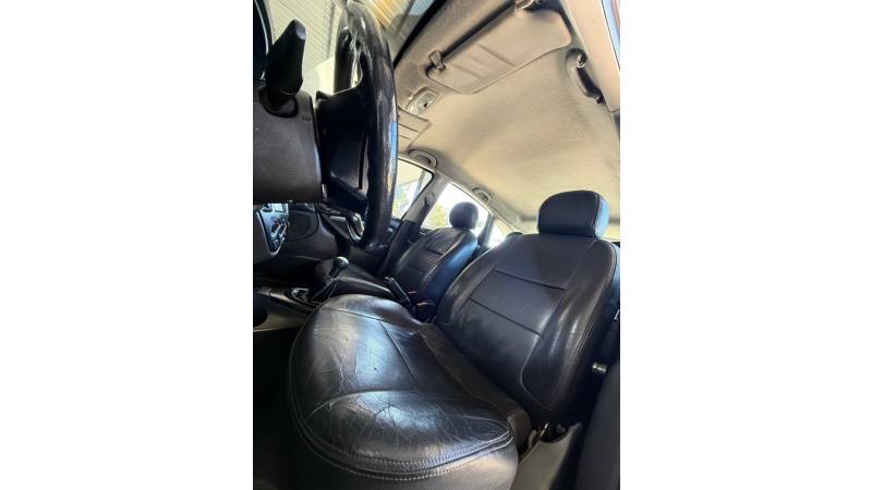 FORD - FOCUS - 2005/2005 - Prata - R$ 24.900,00