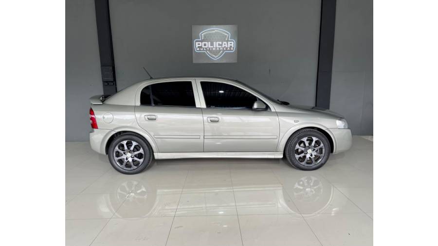 CHEVROLET - ASTRA - 2010/2011 - Bege - R$ 35.900,00