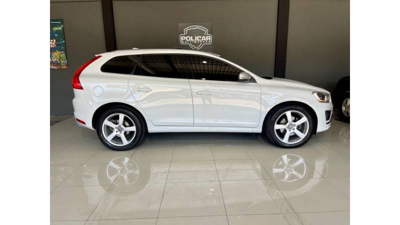 VOLVO - XC60 - 2015/2015 - Branca - R$ 91.900,00