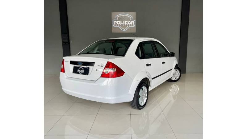 FORD - FIESTA - 2005/2005 - Branca - R$ 23.900,00