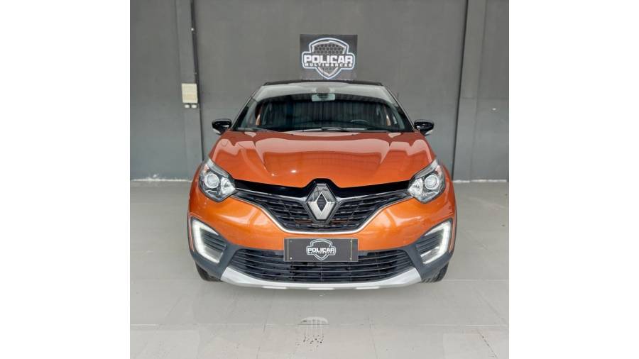 RENAULT - CAPTUR - 2017/2018 - Laranja - R$ 72.900,00