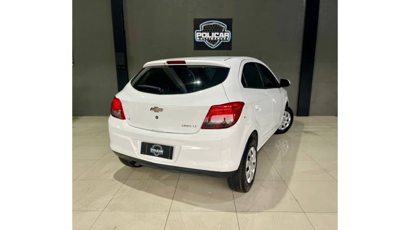 CHEVROLET - ONIX - 2014/2015 - Branca - R$ 46.900,00