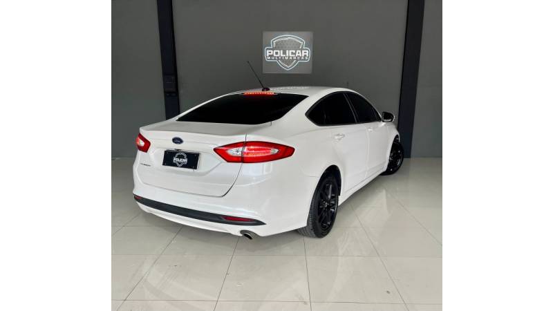 FORD - FUSION - 2014/2015 - Branca - R$ 70.900,00