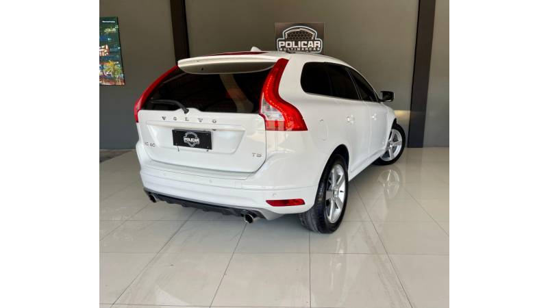 VOLVO - XC60 - 2015/2015 - Branca - R$ 91.900,00