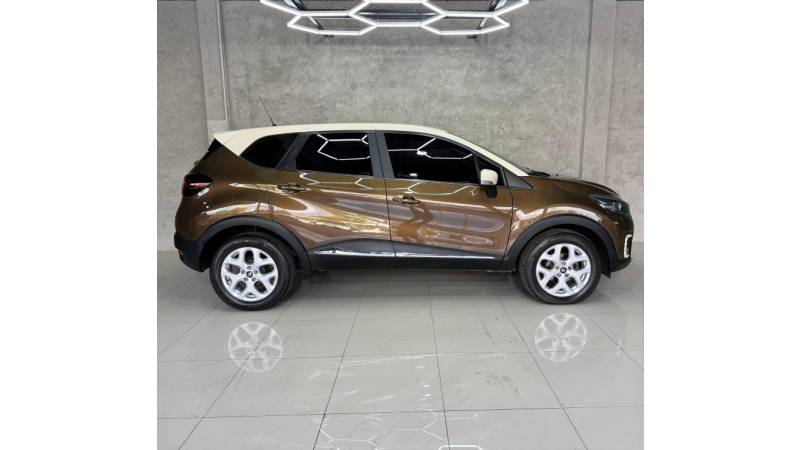 RENAULT - CAPTUR - 2018/2018 - Marrom - R$ 69.900,00
