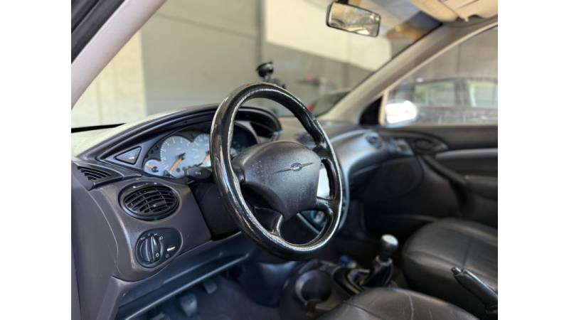 FORD - FOCUS - 2005/2005 - Prata - R$ 24.900,00