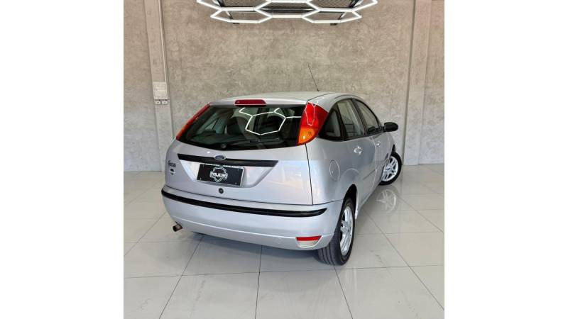 FORD - FOCUS - 2005/2005 - Prata - R$ 24.900,00