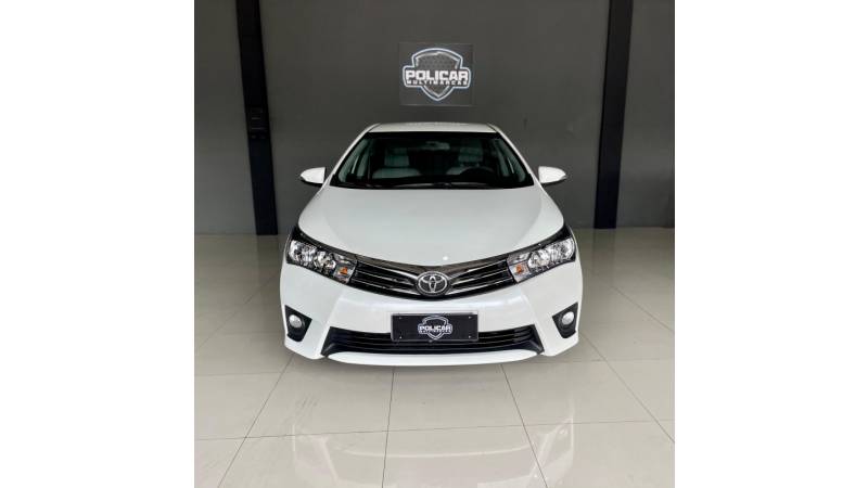 TOYOTA - COROLLA - 2015/2016 - Branca - R$ 85.900,00