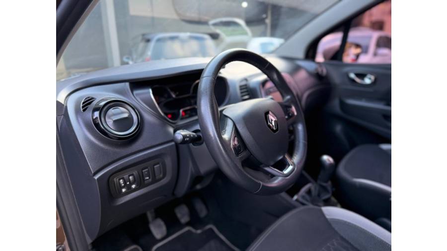 RENAULT - CAPTUR - 2018/2018 - Marrom - R$ 69.900,00