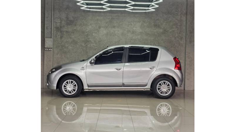 RENAULT - SANDERO - 2010/2010 - Prata - R$ 28.900,00