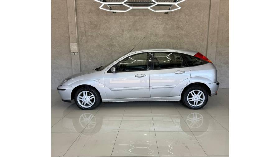 FORD - FOCUS - 2005/2005 - Prata - R$ 24.900,00