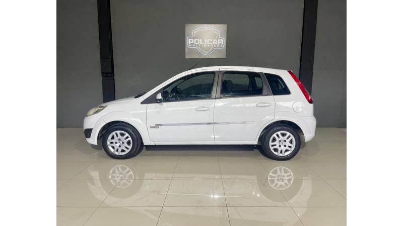 FORD - FIESTA - 2010/2011 - Branca - R$ 29.900,00