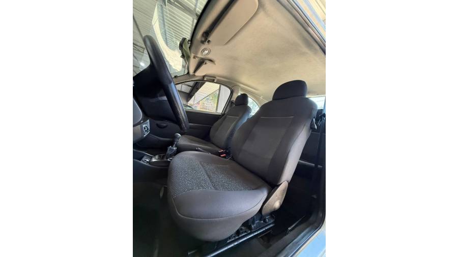 CHEVROLET - CELTA - 2012/2012 - Prata - R$ 21.900,00