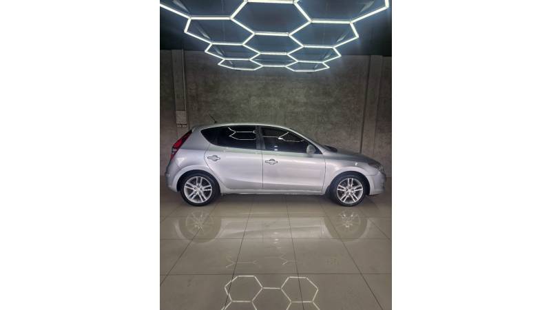 HYUNDAI - I30 - 2010/2010 - Prata - R$ 42.900,00