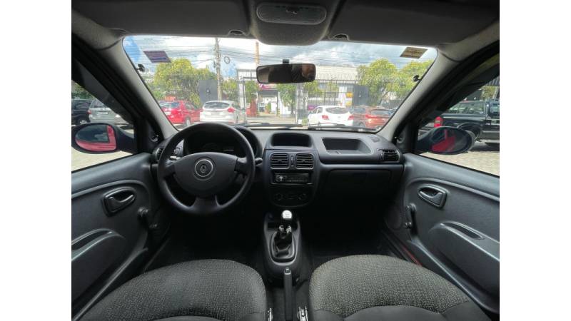 RENAULT - CLIO - 2014/2014 - Vermelha - R$ 27.900,00
