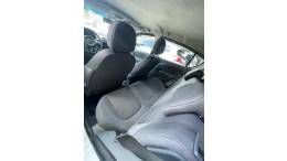 FIAT - PALIO - 2014/2015 - Branca - R$ 35.900,00