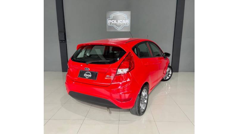 FORD - FIESTA - 2013/2014 - Vermelha - R$ 42.900,00