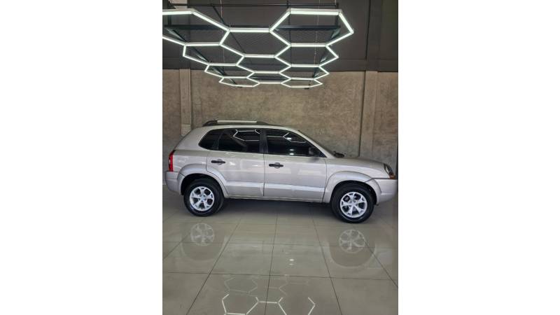 HYUNDAI - TUCSON - 2010/2010 - Bege - R$ 39.900,00