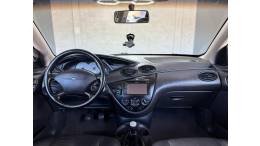 FORD - FOCUS - 2005/2005 - Prata - R$ 24.900,00