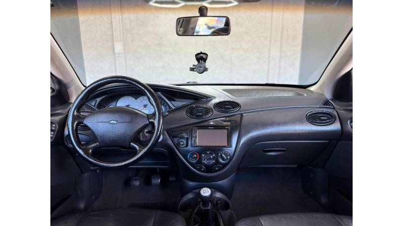FORD - FOCUS - 2005/2005 - Prata - R$ 24.900,00