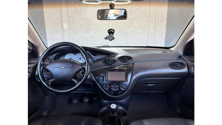 FORD - FOCUS - 2005/2005 - Prata - R$ 24.900,00