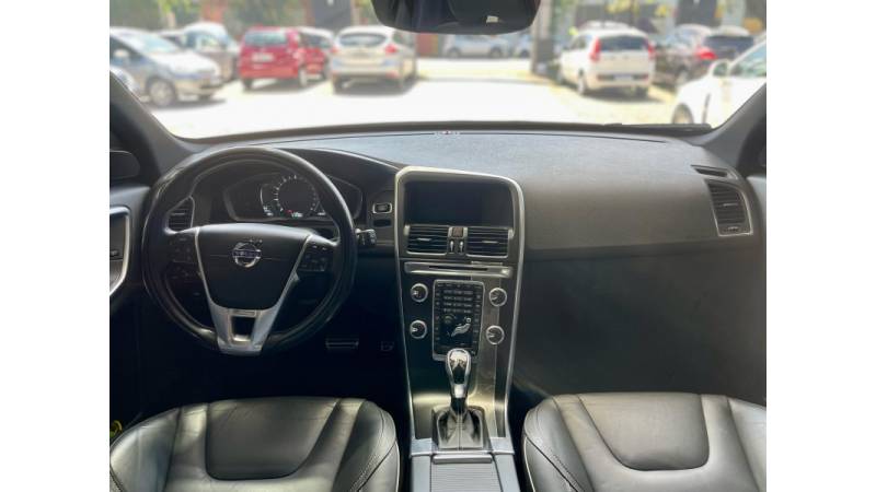 VOLVO - XC60 - 2015/2015 - Branca - R$ 91.900,00