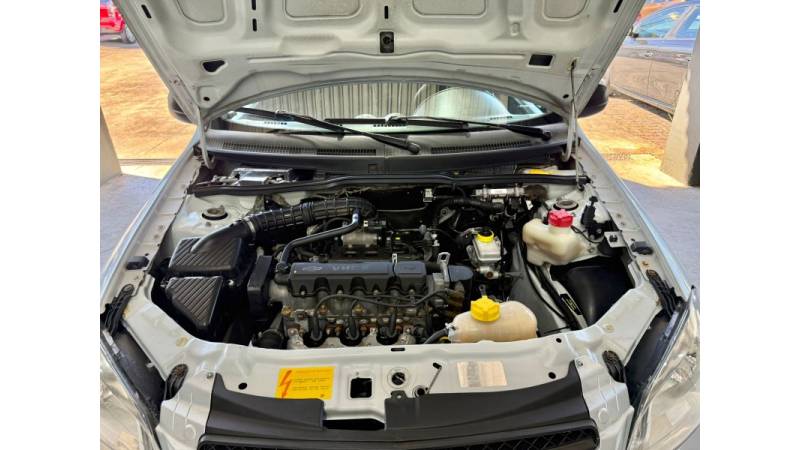 CHEVROLET - CELTA - 2012/2012 - Prata - R$ 21.900,00
