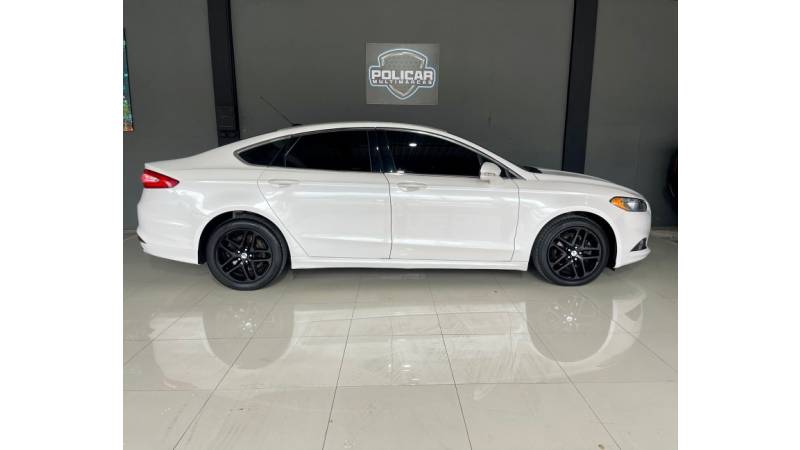 FORD - FUSION - 2014/2015 - Branca - R$ 70.900,00