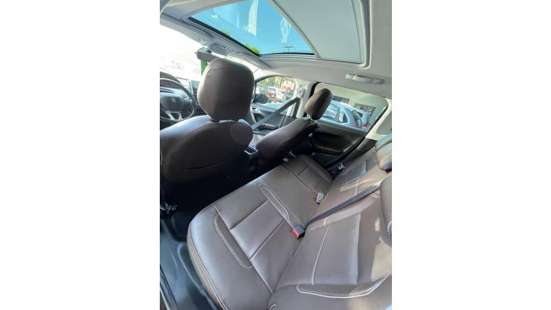 PEUGEOT - 2008 - 2016/2017 - Branca - R$ 58.900,00