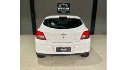 CHEVROLET - ONIX - 2014/2015 - Branca - R$ 46.900,00