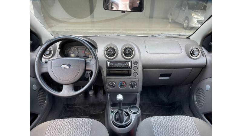 FORD - FIESTA - 2005/2005 - Branca - R$ 23.900,00