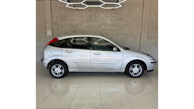 FORD - FOCUS - 2005/2005 - Prata - R$ 24.900,00