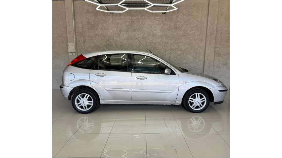 FORD - FOCUS - 2005/2005 - Prata - R$ 24.900,00
